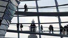 Безработицата е спаднала до 5,5% в средата на годината