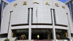 Пекин фиксира юана на най-ниското ниво от 2011 г. насам