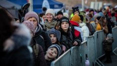 Напливът от украински бежанци тества границите на капацитета на Централна Европа