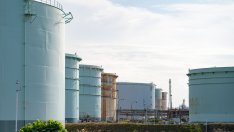 ОПЕК+ има готовност да увеличи добивите на петрол през декември