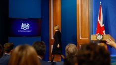 Наследникът на Лиз Тръс ще трябва да пилотира икономика при силна турбуленция