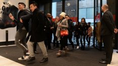 Продажбите на дребно във Великобритания се свиват с 1,5% през декември