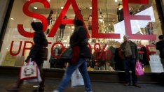 Продажбите на дребно във Великобритания се свиват най-бързо от септември 2014 г.