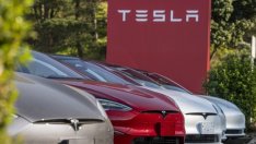 Tesla започва втора сервизна акция в рамките на месец заради софтуерен проблем