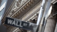 Разпродажбите на акции в САЩ се задълбочиха заради инфлацията и митата на Тръмп