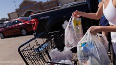 Търговските войни на Тръмп карат все повече компании да повишават цените