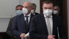 Затварят всички училища, детски градини, заведения и молове в страната