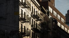 Продавачи на жилища в САЩ изтеглят офертите си от пазара поради липса на купувачи