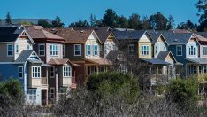 Продажбите на нови жилища в САЩ остават охладени заради ограничената достъпност