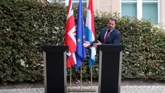 Мизерното поведение на люксембургския шоумен