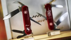 Европейски компании се запасяват и пренасочват производството под заплахата от мита