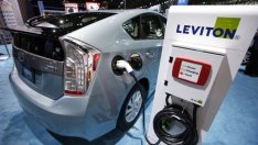 Toyota не намира смисъл в електромобилите