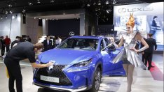 Мрачно настроение цари на парижкия автосалон