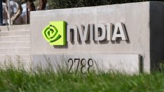 Продажбите на Nvidia надминаха прогнозите, бизнесът с центрове за данни стимулира растежа