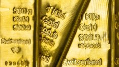 Поевтиняването на долара и статутът на убежище тласнаха цената на златото над 3200 долара