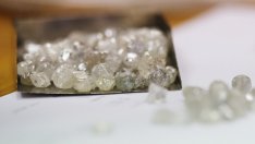 De Beers се радва на скок на продажбите на нешлифовани диаманти