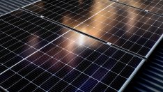 В слънчев ден соларните панели у нас компенсират затворения ядрен блок