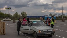 Украйна твърди, че е потопила два руски военни кораба, а Москва атакува Одеса