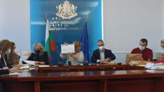 Общо 28 са офертите за щадящите тестове за COVID-19 за ученици