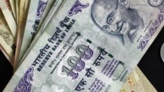 Рупията достигна най-ниското си ниво в историята спрямо долара