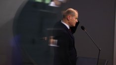 Олаф Шолц твърдо отстоява отказа си да доставя оръжие на Украйна