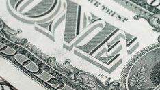 Украинци поискаха доларът да стане национална валута на страната им