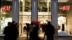 Фамилията собственик на H&M се опитва да консолидира властта си над модния бранд