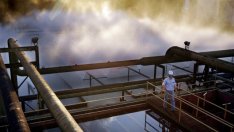 Руските петролни компании ще инвестират с 24% повече в добив през 2016 г. 