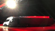 Електрическият влекач на Tesla вече е тук 