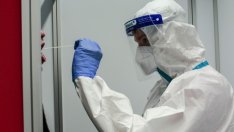 Българите са почти поравно разделени за твърди ограничения заради коронавируса