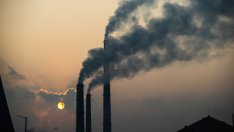 Климатични активисти критикуват големите инвестиции във въглеводороди