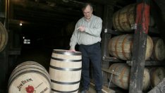 Пожар в склад на Jim Beam унищожи 40 000 барела бърбън