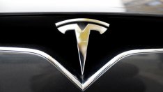 Американските власти разследват фатална катастрофа с Tesla