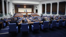 Депутатите приеха на първо четене Закон за лицата, обслужващи кредити, и купувачите на кредити