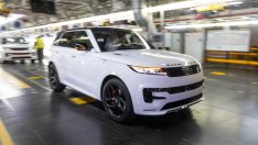 Jaguar Land Rover спира износа на автомобили за САЩ през април