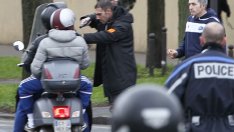 На живо: Франция е разтърсена от заложнически драми*