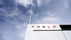 Tesla се готви за нова рекордна година, но няма да стигне целите на Мъск за продажби