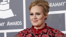 Адел е най-успешният изпълнител на 2015 г.