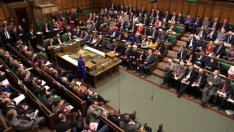 Британският парламент няма да гласува тази седмица споразумението за Brexit