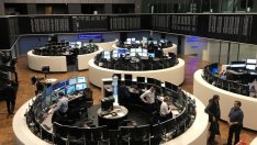 Новият рунд от търговската война потопи европейските борси