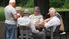 Средната пенсия става 489 лв., минималната - 300 лв. от 2021 г.