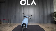 Индийски стартъп откри завод за електрически скутери, в който работят само жени