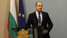 Радев: След финансовото приключение за изтребителя има пълна неяснота за другите два проекта