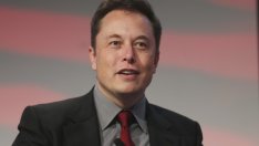 Илон Мъск увеличи дела си в SolarCity