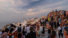 Най-лошият сезон в историята - какво не е наред на най-популярния в Instagram гръцки остров