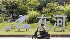 Китайският строителен гигант Country Garden спря търговията с акциите си в Хонконг