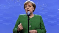 Баварските съюзници на Меркел предупредиха да спазва договорките за мигрантите