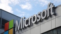 Сатя Надела е продал една трета от акциите си в Microsoft