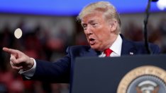 Facebook осуети операции за манипулиране на общественото мнение за Тръмп