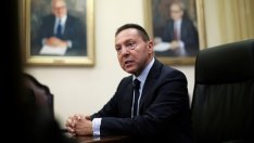 Стурнарас призова за бърз преглед на спасителната програма в Гърция